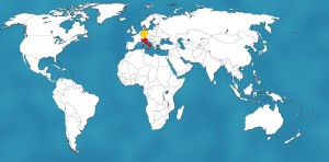 Italien (rot) liegt im Süden von Deutschland (gelb) - direkt hinter den Alpenländern Schweiz, Liechtenstein und Österreich.